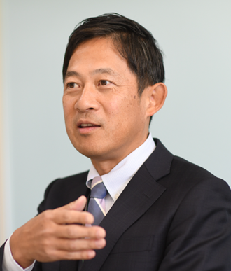 代表　梅田晶久