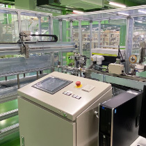 1F 自動銘板加工機